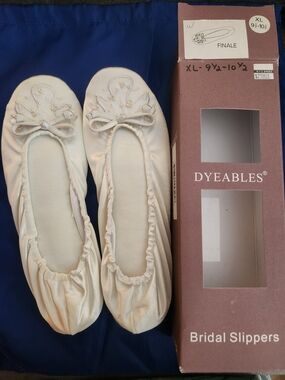 Finale Dyeables Women's Bridal Ballet Slippers in Ivory